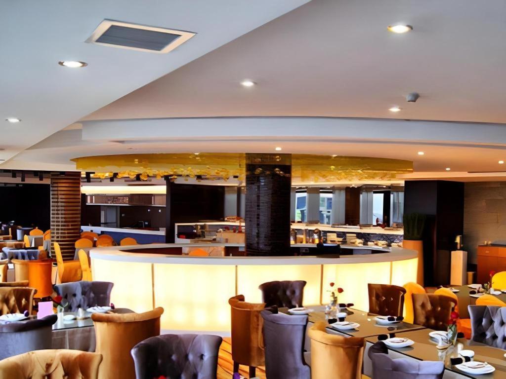Fortune Hotel Лунян Екстериор снимка