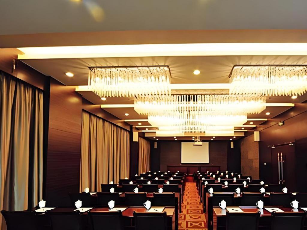 Fortune Hotel Лунян Екстериор снимка