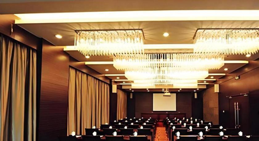 Fortune Hotel Лунян Екстериор снимка